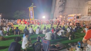 祭りは陽が落ちた頃、すごく盛り上がりました。